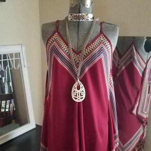 Maroon red top w/chevron style stripes sz.L